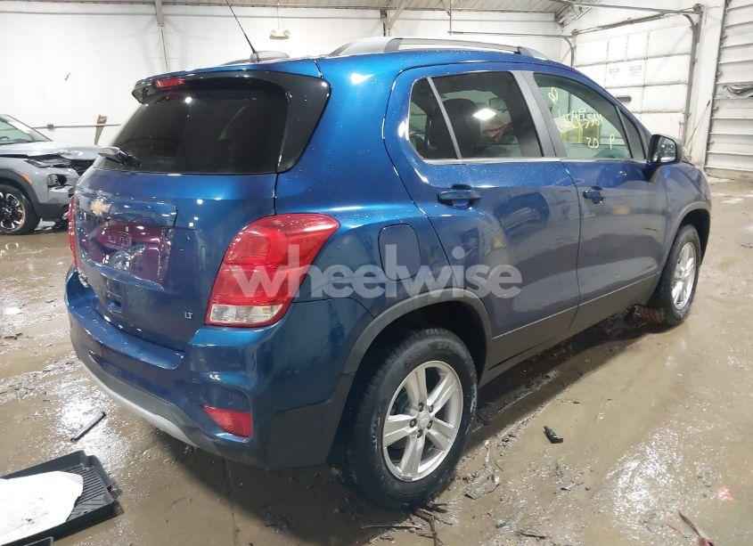 Photo 4 of 2020 Chevrolet Trax AWD LT (VIN 3GNCJPSB4LL226428)