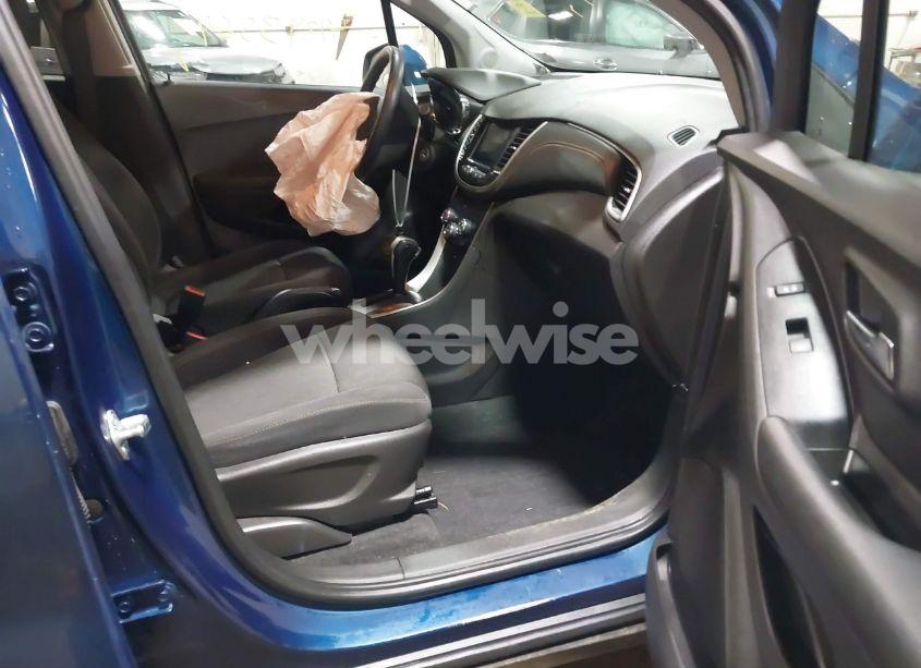 Photo 5 of 2020 Chevrolet Trax AWD LT (VIN 3GNCJPSB4LL226428)