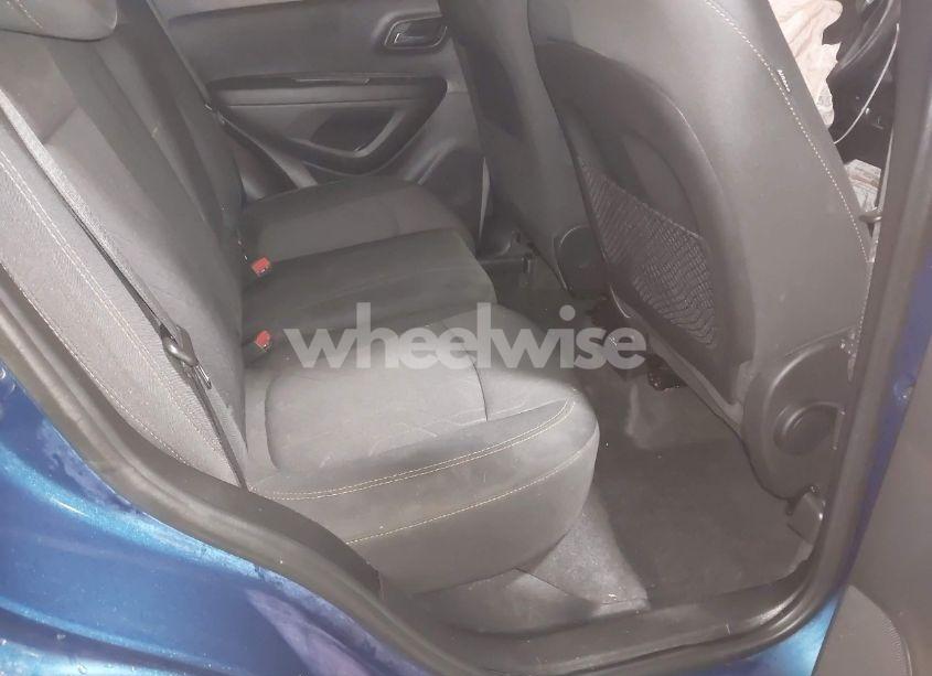Photo 8 of 2020 Chevrolet Trax AWD LT (VIN 3GNCJPSB4LL226428)