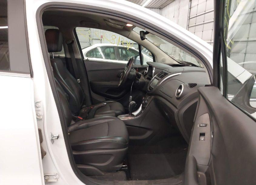 Photo 5 of 2016 Chevrolet Trax LT (VIN 3GNCJPSB5GL184969)