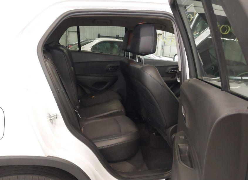 Photo 8 of 2016 Chevrolet Trax LT (VIN 3GNCJPSB5GL184969)