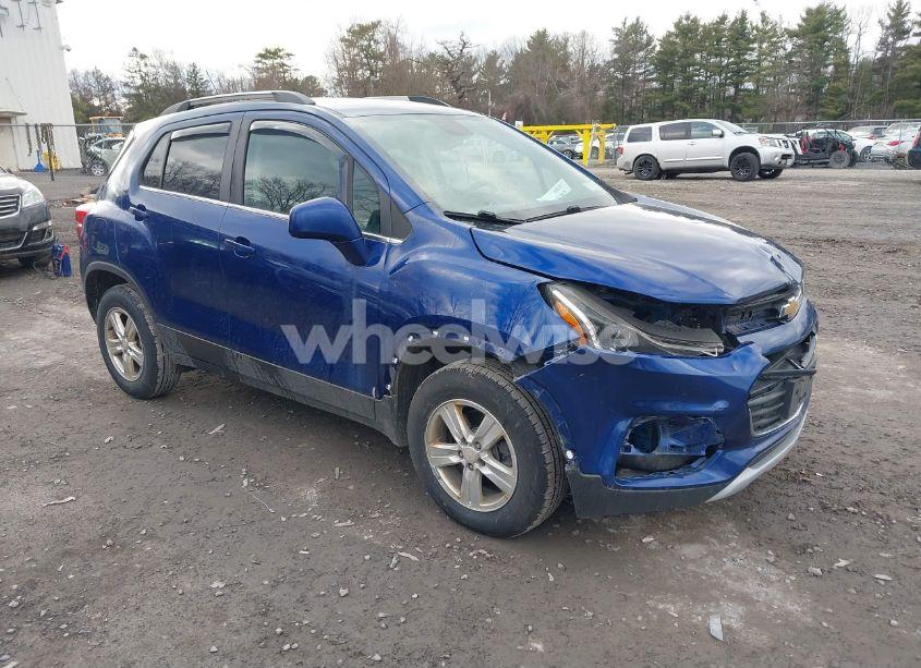 2017 Chevrolet Trax LT (VIN 3GNCJPSB5HL145896) main photo