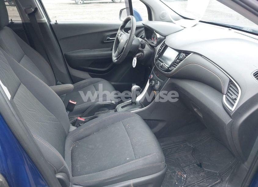 Photo 5 of 2017 Chevrolet Trax LT (VIN 3GNCJPSB5HL145896)