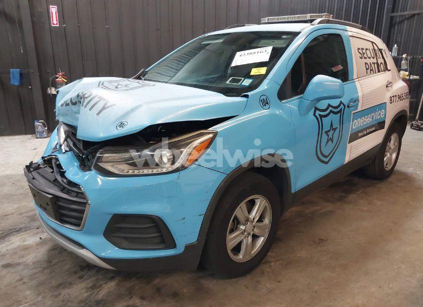 Photo 2 of 2017 Chevrolet Trax LT (VIN 3GNCJPSB5HL211184)