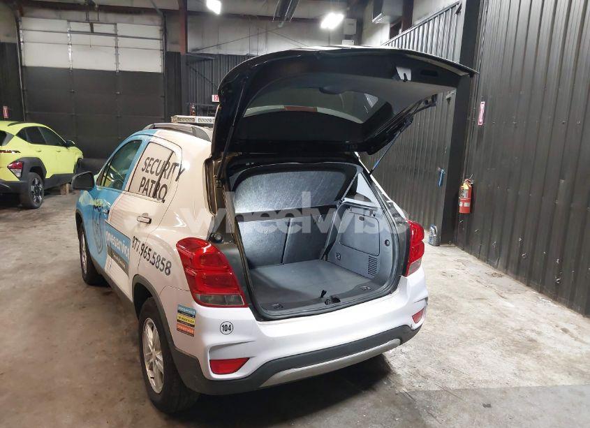 Photo 3 of 2017 Chevrolet Trax LT (VIN 3GNCJPSB5HL211184)