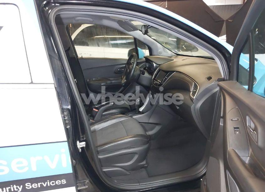 Photo 5 of 2017 Chevrolet Trax LT (VIN 3GNCJPSB5HL211184)