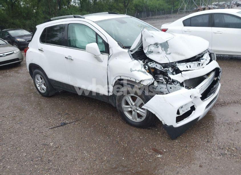 2017 Chevrolet Trax LT (VIN 3GNCJPSB5HL269358) main photo