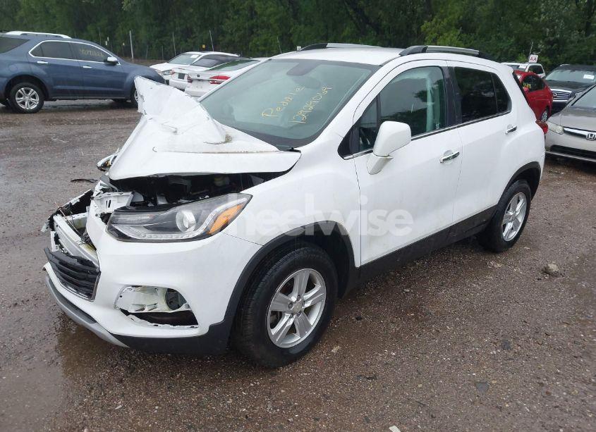 Photo 2 of 2017 Chevrolet Trax LT (VIN 3GNCJPSB5HL269358)