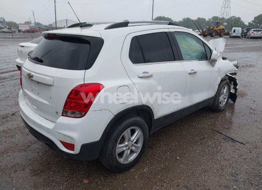 Photo 4 of 2017 Chevrolet Trax LT (VIN 3GNCJPSB5HL269358)