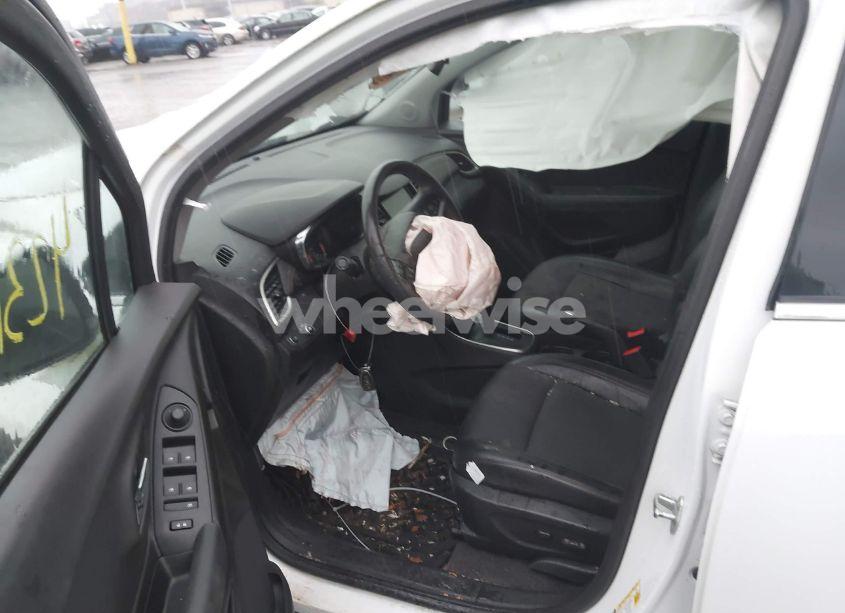 Photo 5 of 2017 Chevrolet Trax LT (VIN 3GNCJPSB5HL269358)