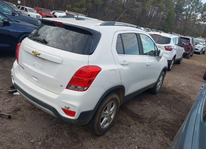 Photo 4 of 2018 Chevrolet Trax LT (VIN 3GNCJPSB5JL161036)
