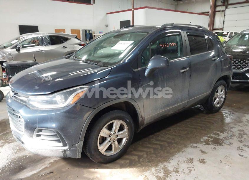 Photo 2 of 2018 Chevrolet Trax LT (VIN 3GNCJPSB5JL419832)
