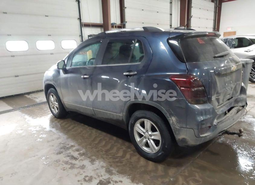Photo 3 of 2018 Chevrolet Trax LT (VIN 3GNCJPSB5JL419832)