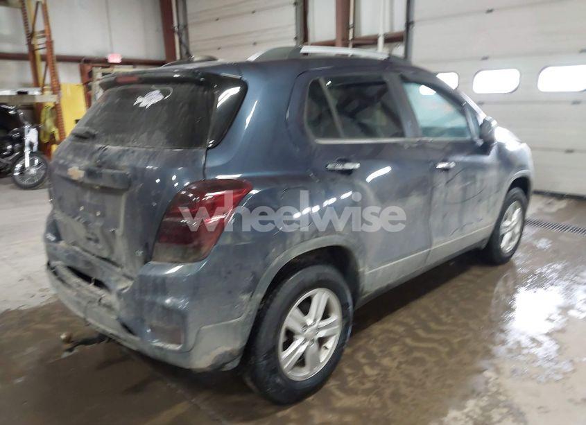 Photo 4 of 2018 Chevrolet Trax LT (VIN 3GNCJPSB5JL419832)