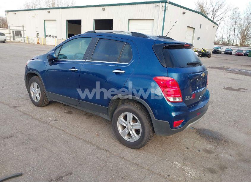 Photo 3 of 2019 Chevrolet Trax LT (VIN 3GNCJPSB5KL247500)