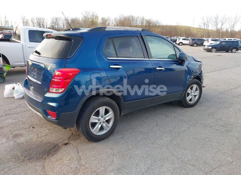 Photo 4 of 2019 Chevrolet Trax LT (VIN 3GNCJPSB5KL247500)