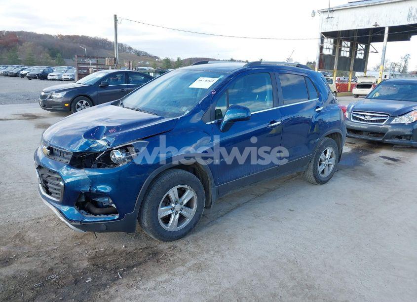 Photo 2 of 2019 Chevrolet Trax LT (VIN 3GNCJPSB5KL261817)