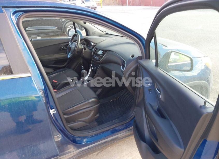 Photo 5 of 2019 Chevrolet Trax LT (VIN 3GNCJPSB5KL261817)