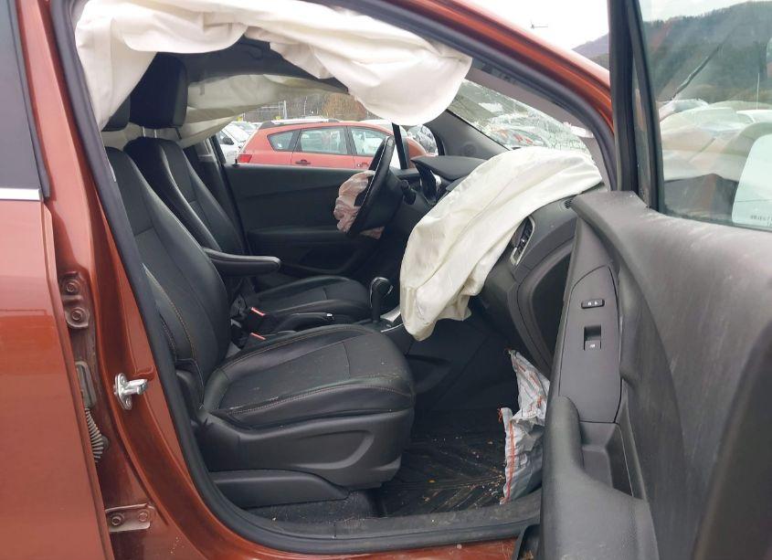 Photo 5 of 2019 Chevrolet Trax LT (VIN 3GNCJPSB5KL269478)