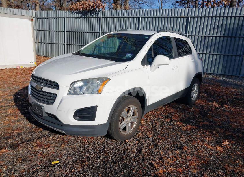 Photo 2 of 2016 Chevrolet Trax LT (VIN 3GNCJPSB6GL216599)
