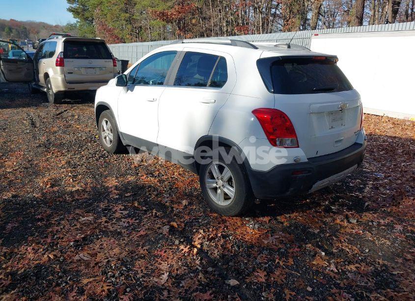 Photo 3 of 2016 Chevrolet Trax LT (VIN 3GNCJPSB6GL216599)