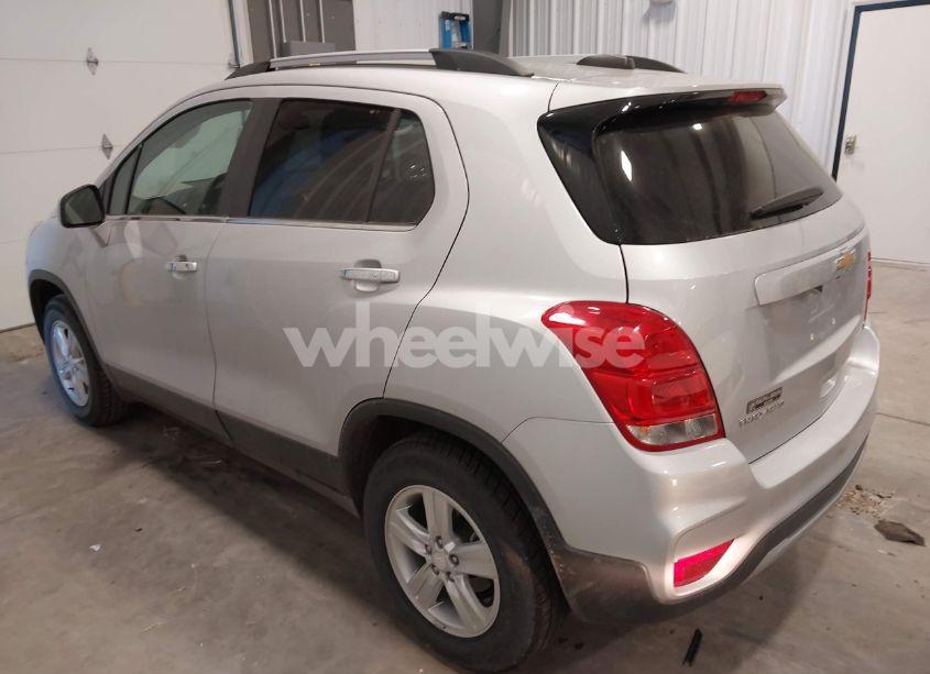 Photo 3 of 2018 Chevrolet Trax LT (VIN 3GNCJPSB6JL213502)