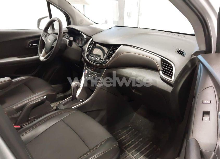 Photo 5 of 2018 Chevrolet Trax LT (VIN 3GNCJPSB6JL213502)