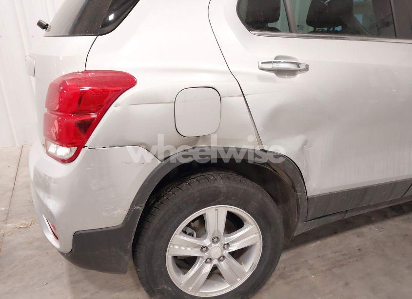 Photo 6 of 2018 Chevrolet Trax LT (VIN 3GNCJPSB6JL213502)