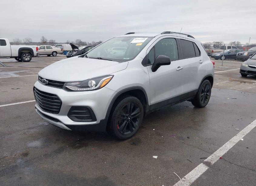 Photo 2 of 2019 Chevrolet Trax LT (VIN 3GNCJPSB6KL143596)
