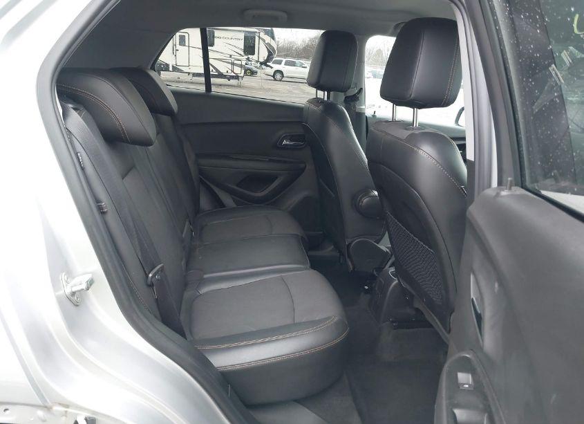 Photo 8 of 2019 Chevrolet Trax LT (VIN 3GNCJPSB6KL143596)