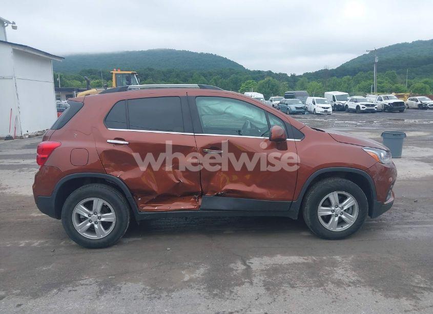 Photo 13 of 2019 Chevrolet Trax LT (VIN 3GNCJPSB6KL300401)