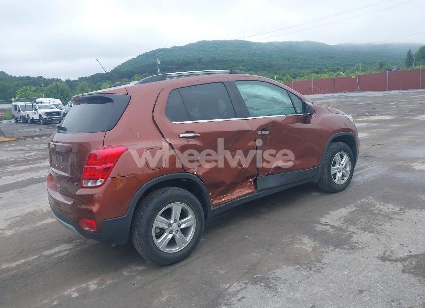 Photo 4 of 2019 Chevrolet Trax LT (VIN 3GNCJPSB6KL300401)