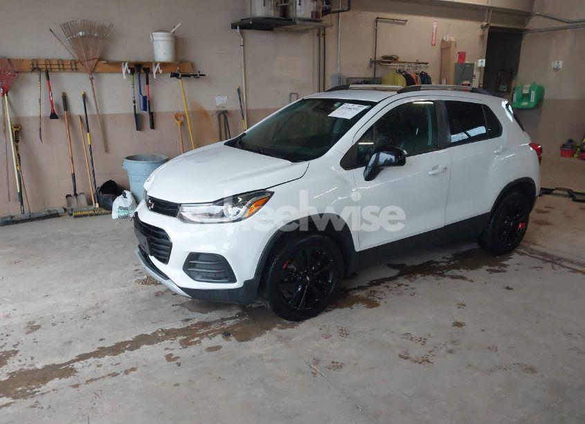 Photo 2 of 2020 Chevrolet Trax AWD LT (VIN 3GNCJPSB6LL221389)