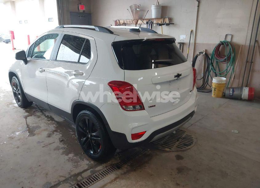 Photo 3 of 2020 Chevrolet Trax AWD LT (VIN 3GNCJPSB6LL221389)