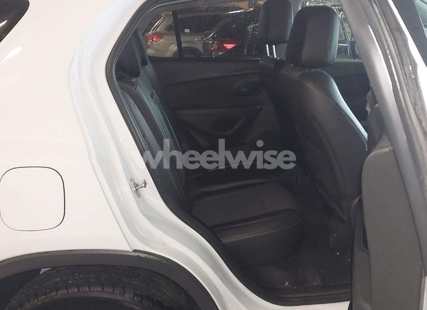 Photo 8 of 2020 Chevrolet Trax AWD LT (VIN 3GNCJPSB6LL221389)