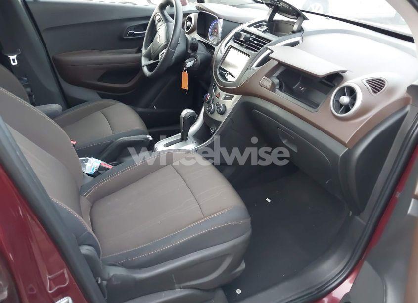 Photo 5 of 2016 Chevrolet Trax LT (VIN 3GNCJPSB7GL147132)