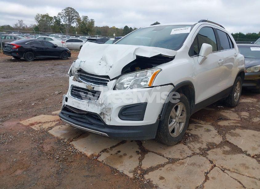Photo 2 of 2016 Chevrolet Trax LT (VIN 3GNCJPSB7GL261471)