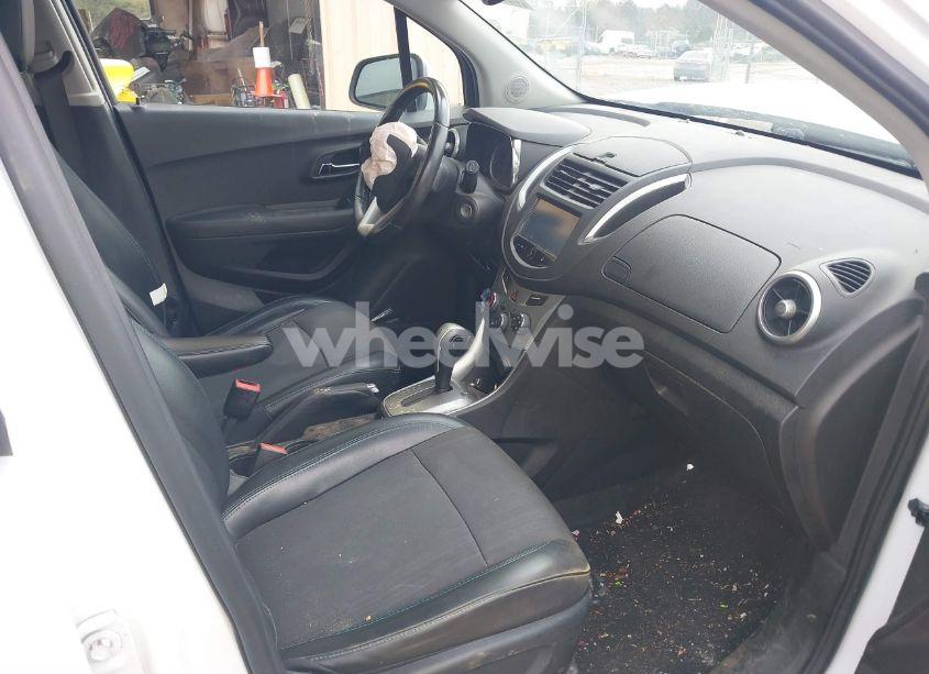 Photo 5 of 2016 Chevrolet Trax LT (VIN 3GNCJPSB7GL261471)