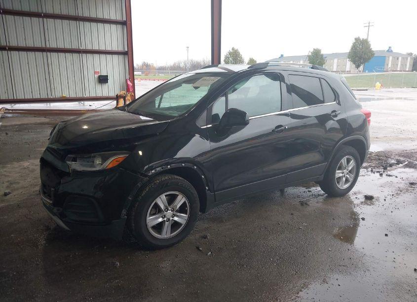 Photo 2 of 2017 Chevrolet Trax LT (VIN 3GNCJPSB7HL132566)