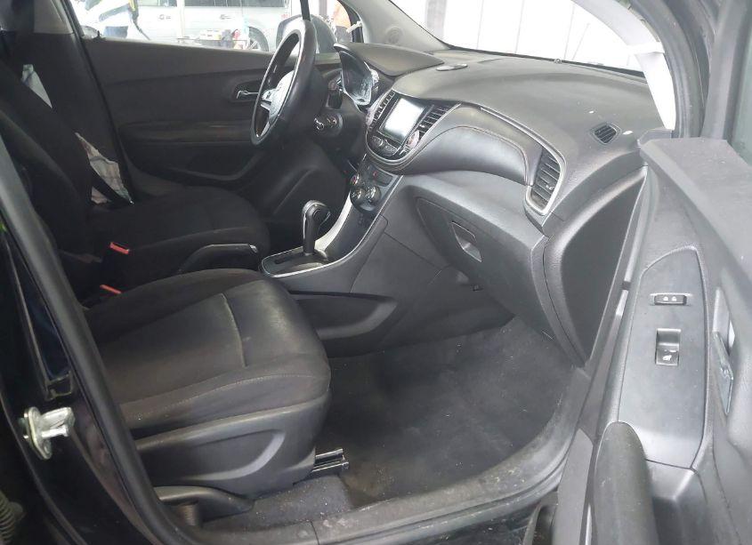 Photo 5 of 2017 Chevrolet Trax LT (VIN 3GNCJPSB7HL132566)