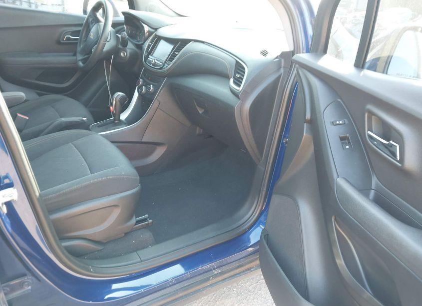 Photo 5 of 2017 Chevrolet Trax LT (VIN 3GNCJPSB7HL139856)