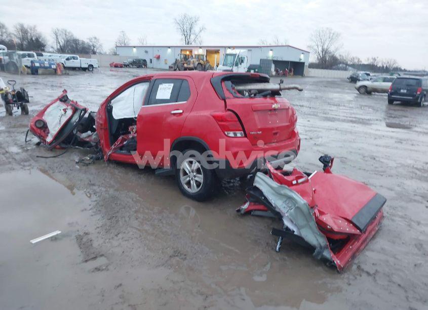 Photo 3 of 2017 Chevrolet Trax LT (VIN 3GNCJPSB7HL149920)