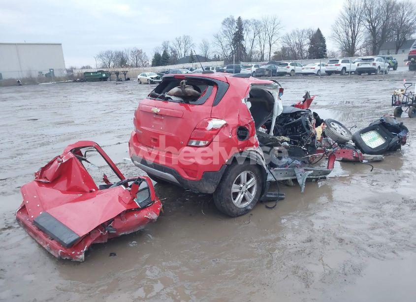 Photo 4 of 2017 Chevrolet Trax LT (VIN 3GNCJPSB7HL149920)