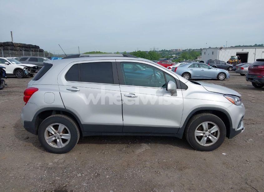 Photo 13 of 2018 Chevrolet Trax LT (VIN 3GNCJPSB7JL307744)