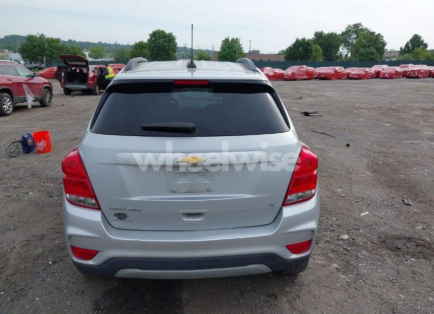 Photo 16 of 2018 Chevrolet Trax LT (VIN 3GNCJPSB7JL307744)