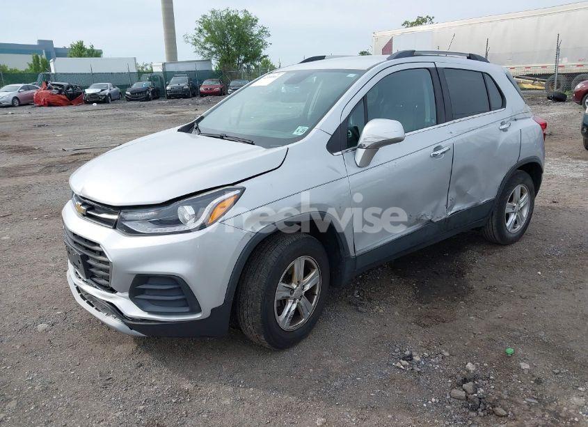Photo 2 of 2018 Chevrolet Trax LT (VIN 3GNCJPSB7JL307744)