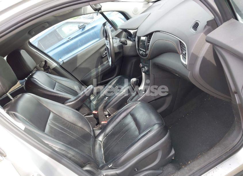 Photo 5 of 2018 Chevrolet Trax LT (VIN 3GNCJPSB7JL307744)