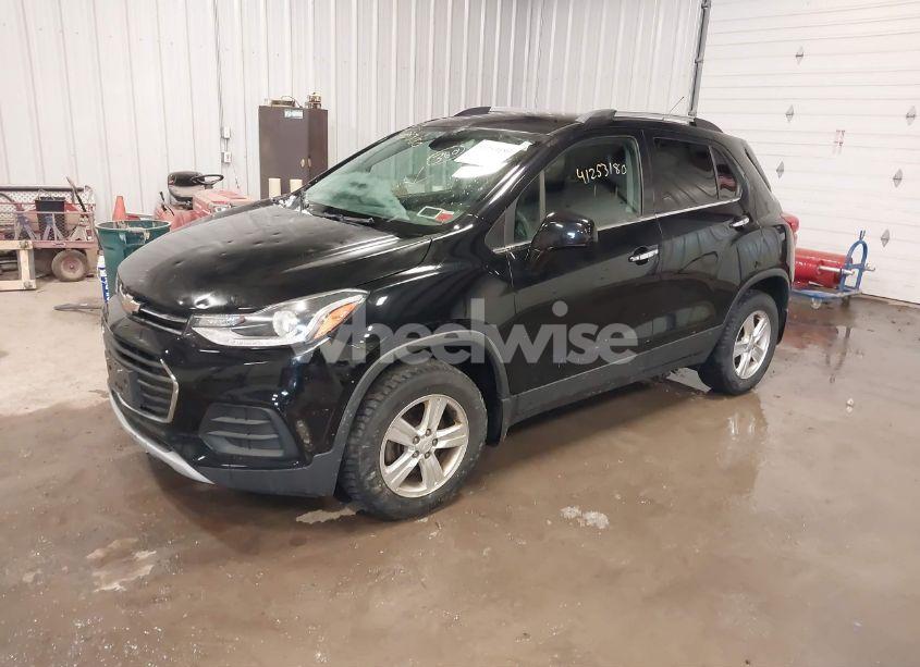 Photo 2 of 2018 Chevrolet Trax LT (VIN 3GNCJPSB7JL328805)