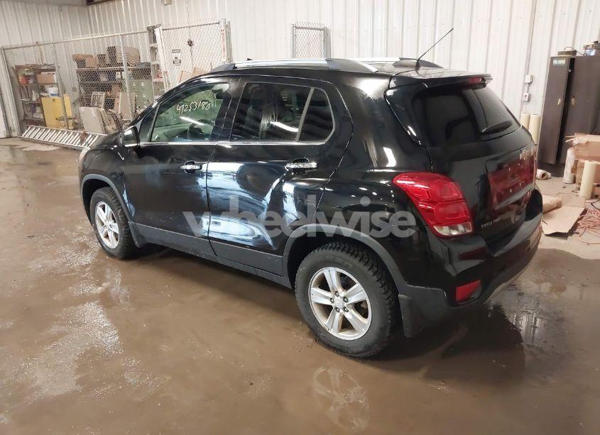 Photo 3 of 2018 Chevrolet Trax LT (VIN 3GNCJPSB7JL328805)