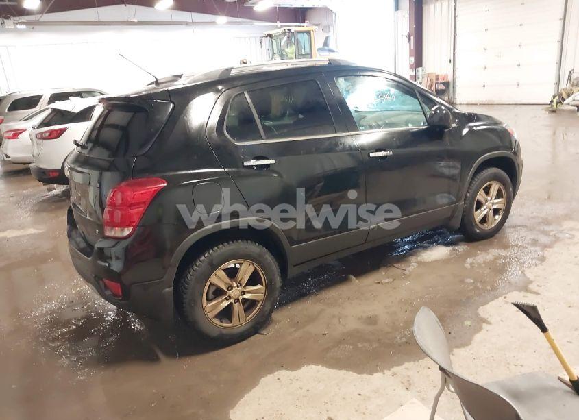 Photo 4 of 2018 Chevrolet Trax LT (VIN 3GNCJPSB7JL328805)